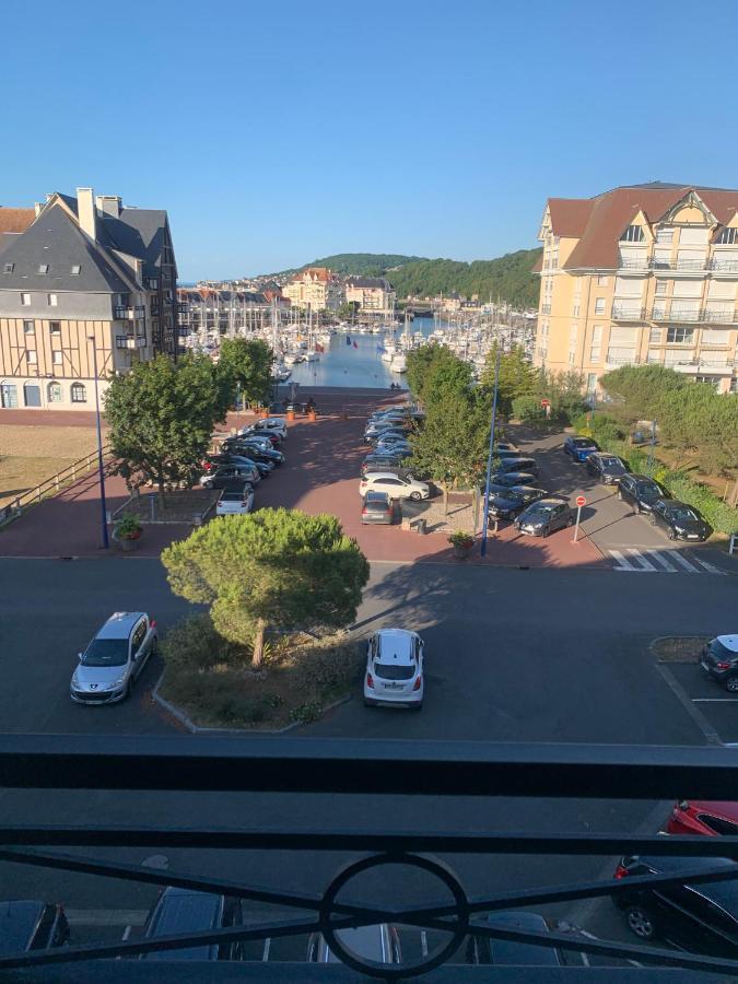 Duplex 2 Pieces Port Cabourg - 2 A 4 Personnes - Terrasse - Vue Port - Exclusif Book Ing Apartment *